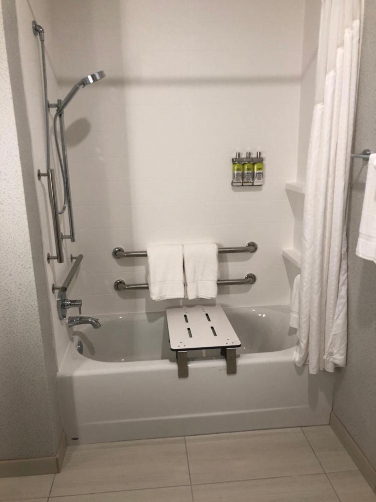 Standard King Room with Mobility Accessible Tub interior